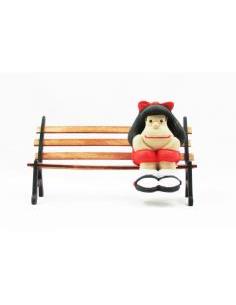 Figura Mafalda Sentada en...